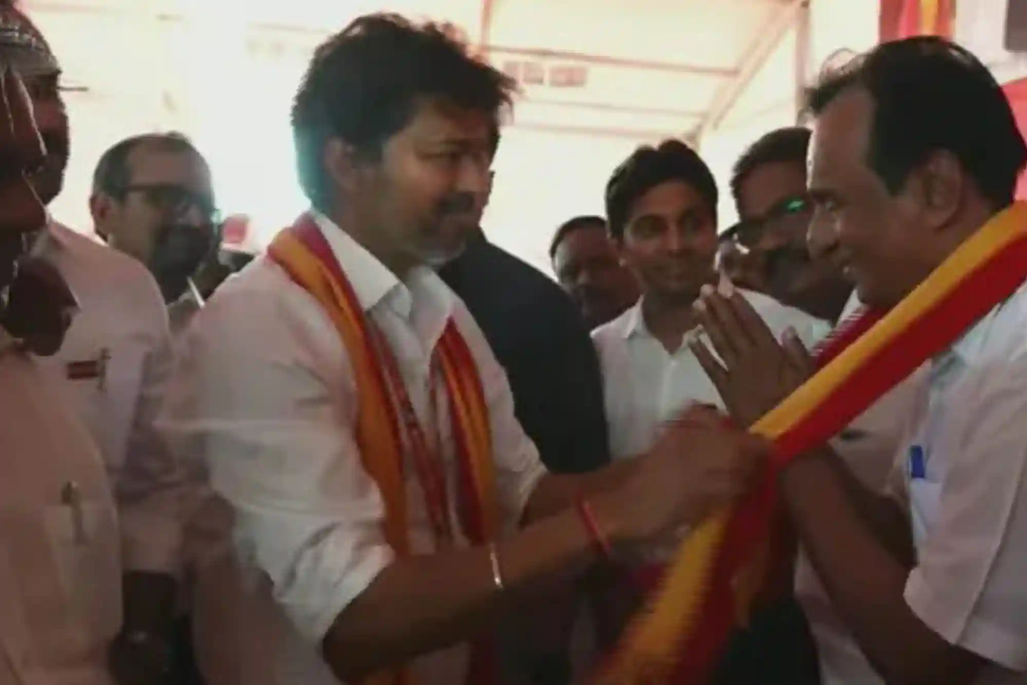 அதிமுகவிலிருந்து விலகிய முன்னாள் அமைச்சர் செம்மலை – தவெகவில் இணைந்தார்